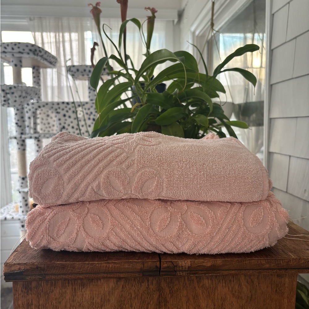 Vintage Set of Pink Floral Towels